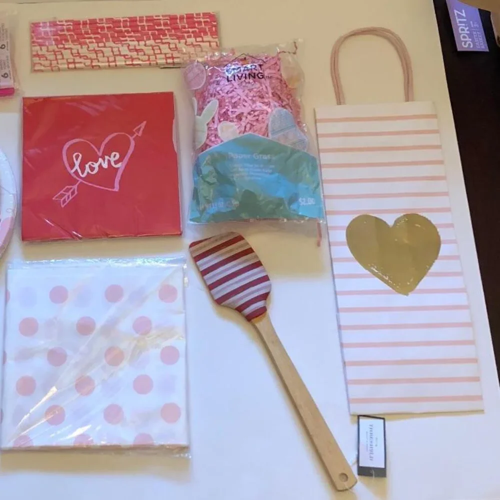 Valentine's Day Gift Basket, Pink, White, Red (#1)